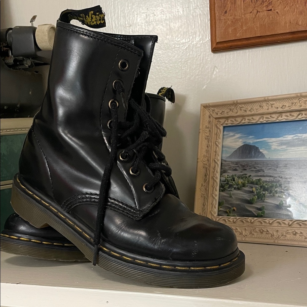 Dr. Martens Classic Black Boots 🖤💛🖤